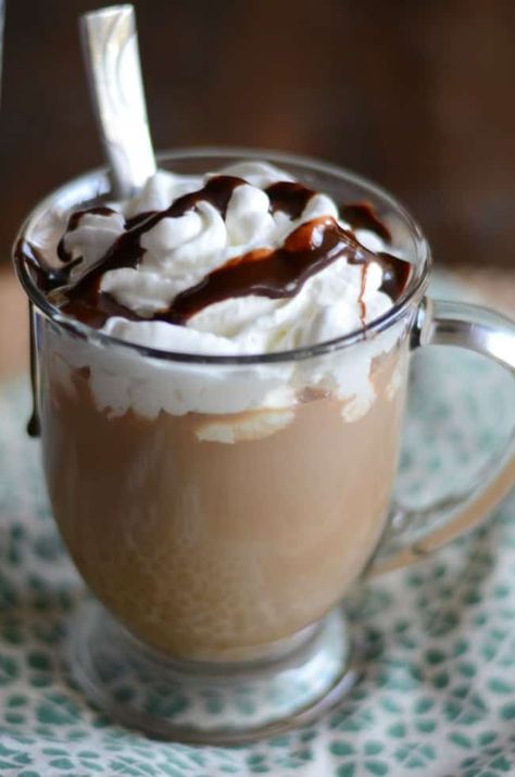 Create your own homemade Starbucks Cafe Mocha at home with this easy copycat recipe. Starbucks Cafe Mocha Recipe, Cafe Mocha Recipe, Chocolate Coffee Drinks, Mocha At Home, Starbucks Vanilla Bean Frappuccino, Cranberry Bliss Bars Starbucks, Starbucks Cafe, Starbucks Mocha, Ninja Coffee Bar