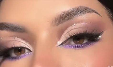 Purple Xv Makeup, Quince Makeup Looks Purple, Lilac Quince Makeup, Purple Quinceanera Makeup, Simple Purple Makeup Looks, Purple Quince Makeup, Lilac Makeup Look, Quince Makeup, Lavender Quince