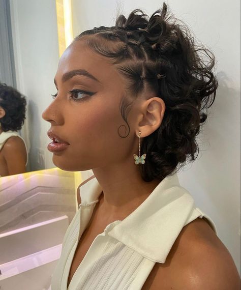 Very Curly Short Hairstyles, Very Short Curly Hairstyles Black Women, Locs Hairstyles For Women Curly Ends, Hairstyles For Short 4b/4c Hair, Dominican Republic Hairstyles, Crown Braid Curly Hair Natural Curls, Short Hair With Skunk Stripe, Hairstyles For A Tea Party, Hair Styles For Very Short Curly Hair