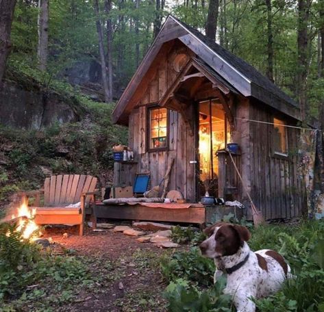 Rustic Small Cabin, Rustic Cabin Furniture, Cabin Accessories, Cabin Designs, Little Cabin In The Woods, Bedroom Rustic, Small Log Cabin, Tiny Cabins, Little Cabin