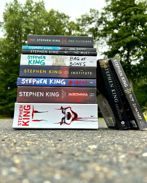 Gotta love a Stephen King collection 👻 #stephenking #booksbooksbooks #bookstagram #bookstack #booknerd #readerlife #readersgonnaread #readersofinstagram Stephen King Shining, Misery Stephen King, Stephen King Books, Tbr List, Book Pictures, Pet Sematary, Stack Of Books, Stephen King, Book Nerd