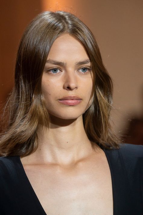 Birgit Kos, Olive Complexion, No Makeup Look, 2018 Runway, Dark Blonde Hair, Cut Her Hair, Beauty Hair Makeup, Alexandre Vauthier, No Makeup