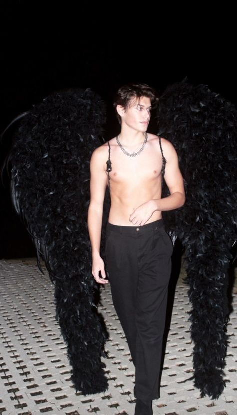 Fallen Angel Costume Men, Male Angel Costume, Angel Costume Men, Black Angel Costume, Gay Halloween Costumes, Dark Angel Costume, Epic Costumes, Angel Halloween Costumes, Male Angel