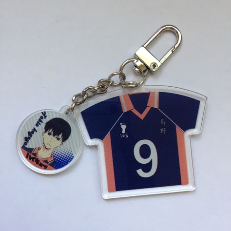 Haikyuu Keychain, Haikyuu Merch, Crystals Art Drawing, Shrinky Dink Crafts, Haikyuu Tsukishima, Anime Earrings, Haikyuu Volleyball, Anime Jewelry, Haikyuu Kageyama