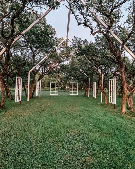 Open Air Chapel Wedding, Campground Ideas, Venue Business, Open Air Chapel, Wedding Aesthetics, Cathedral Wedding, Vintage Wedding Theme, Picnic Wedding, Ceremony Ideas