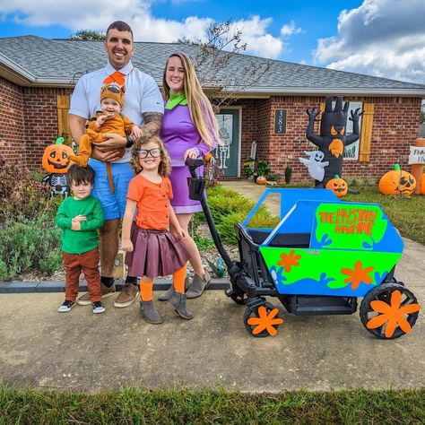 Halloween Wagon Decorations, Veer Wagon Halloween, Family Costume With Wagon, Kids Wagon Halloween Ideas, Halloween Wonderfold Wagon, Wonder Wagon Halloween, Wagon Halloween Costumes, Family Costumes, Halloween Diy