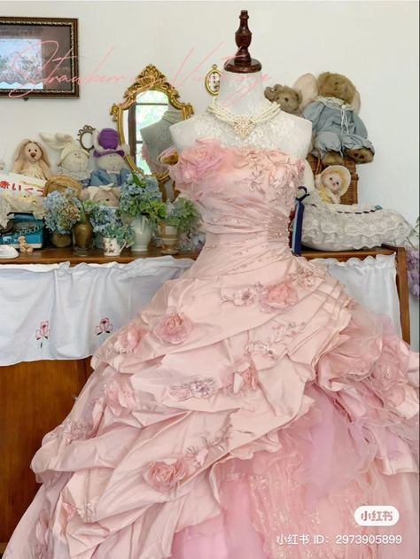 Hello Kitty Quince Dress, Massive Dresses, Quinceñera Dresses Pink, Pink Ball Gowns Princesses, Debut Dresses Filipino, Big Pink Dress, Fairytale Dress To Impress, Quince Dresses Charro, Debut Dresses