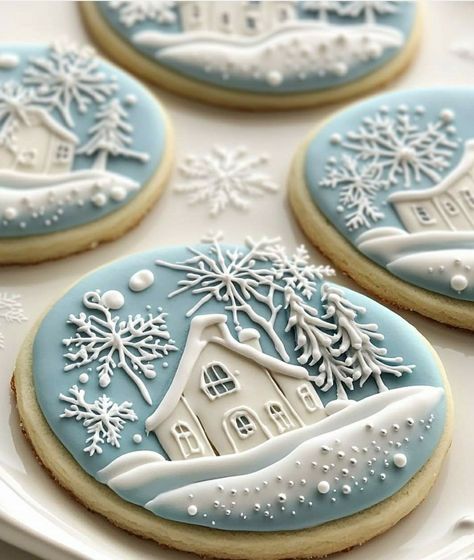 Elegant Christmas Cookies Royal Icing, Iced Christmas Sugar Cookies, Fun Texting Games, Fancy Christmas Cookies, Christmas Cookies Decorated Ideas, Games To Play Over Text, Beautiful Christmas Cookies, Winter Cookies Decorated, Snowflake Cookies Decorating