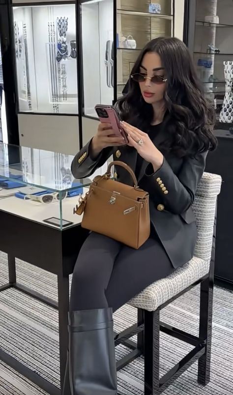 Fouz Alfahad, Dubai Fashion Women, Bad And Boujee Outfits, Givenchy Boots, Interview Attire, Tech Girl, Fashion Shoes Heels, Boujee Outfits, Classic Style Outfits