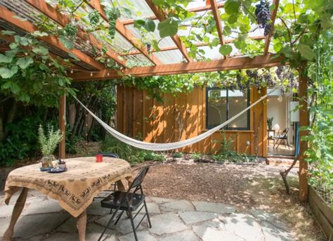 Backyard Hammock Ideas, Vines Trellis, Hammock Ideas, Backyard Resort, Small Pergola, Pergola Diy, Backyard Hammock, Pergola Swing, Plans Architecture