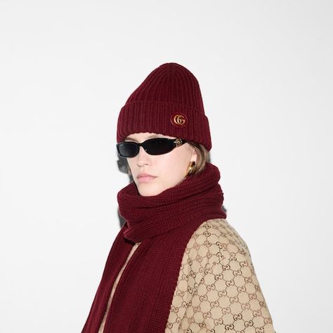 Presented in burgundy, this hat is crafted with a rib knit wool cashmere. An oval Double G leather patch decorates the accessory, adding a soft logo touch to the design. Cashmere Hat, Gucci Hat, Leather Patches, Rib Knit, Cashmere, Sense, Gift Wrapping, Gucci, Wool