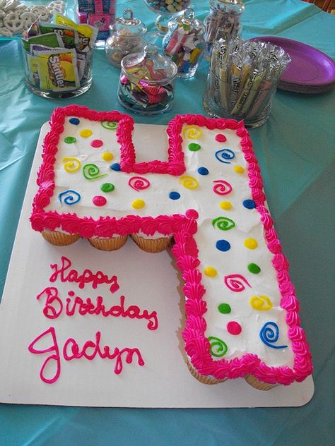 A cake made out of cupcakes...that's shaped like 21!! My next bday cake!! YUM @Haley Traylor Number 4 Cupcake Cake, 4 Cupcake Cake, Colourful Cake Decoration, Cream Filled Cupcakes, Pull Apart Cupcake Cake, Pull Apart Cake, Cake Pulls, Shopkins Birthday, Cupcakes Ideas