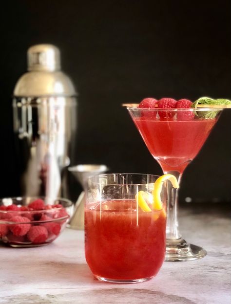 Raspberry Whiskey Sour, Raspberry Simple Syrup Cocktails, Raspberry Sour Cocktail, Raspberry Simple Syrup, Raspberry Martini Recipe, Raspberry Martini, Sour Drink, Xmas Drinks, Simple Syrup Cocktails