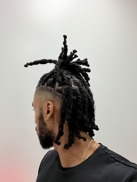 Dreads Styles Black, Loc Hairstyles For Men, Men Hairstyle Ideas, Short Dreadlocks, Cornrow Braids Men, Mens Twists Hairstyles, Iconic Hairstyles, Hair Twists Black, Dreadlocks Men