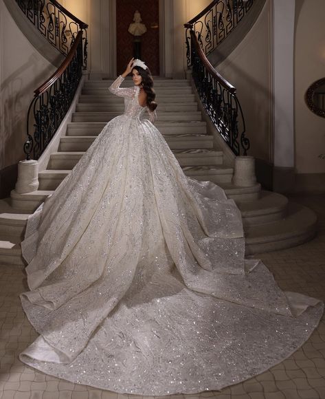 Arabic Style Wedding Dresses, Puffy Wedding Dresses Ball Gowns, Princess Wedding Dresses With Sleeves Sparkle, Elegant Wedding Dress With Long Train, Arab White Wedding Dress, 90 Wedding Dresses, Stunning Wedding Dresses Princesses, Unique White Wedding Dresses, Massive Wedding Dress