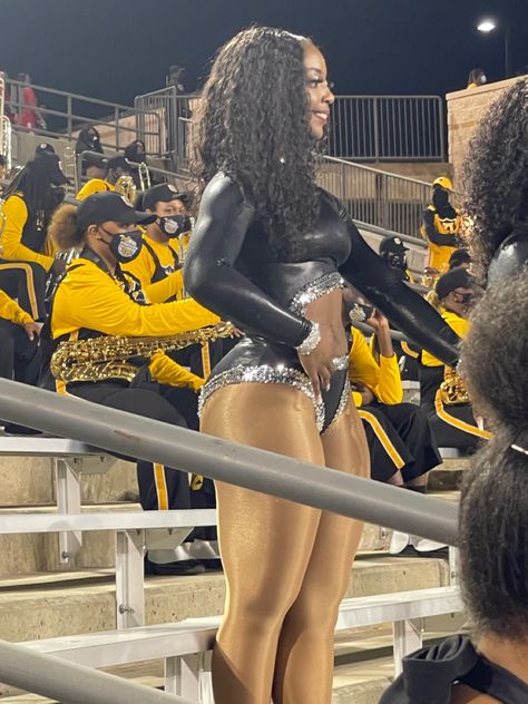 Hbcu Majorette Uniforms, Kayla Pittman, Majorette Poses, Majorette Dance Uniforms, Majorette Dance, Majorette Outfits, Majorette Uniforms, Cheer Dance Routines, Black Cheerleaders