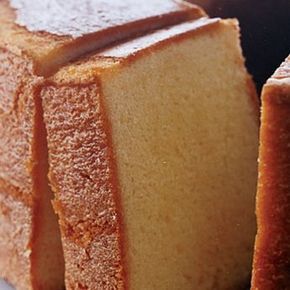 This is the best pound cake we have ever tasted. Its tender appeal is owed in part to cake flour and cream, and in part to beating the batter an extra 5 minutes. Elvis Presley Pound Cake Recipe, Whipping Cream Pound Cake, Casserole Potato, Best Pound Cake, Best Pound Cake Recipe, Pound Cake Recipes Easy, Butter Pound Cake, Rock Cake, Potato Cheese