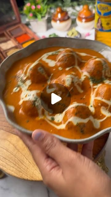 Paneer Malai Kofta, Paneer Kofta Recipe, Malai Kofta Recipe, Red Gravy, Kasuri Methi, Kofta Recipe, Restaurant Style Recipes, Malai Kofta, Red Chilli Powder