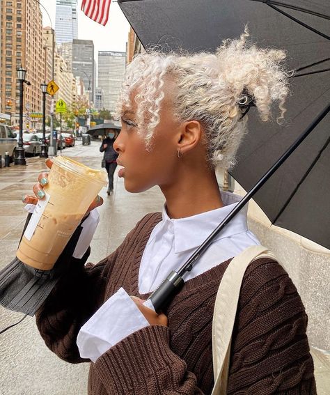 Black beauties on Twitter: "Iced chai almond milk and pumpkin foam 🤎… " Blonde Afro, Blonde Natural Hair, Twisted Hair, Dyed Natural Hair, Pelo Afro, Winter Hair Color, Hair Inspo Color, Winter Hairstyles, Afro Hairstyles