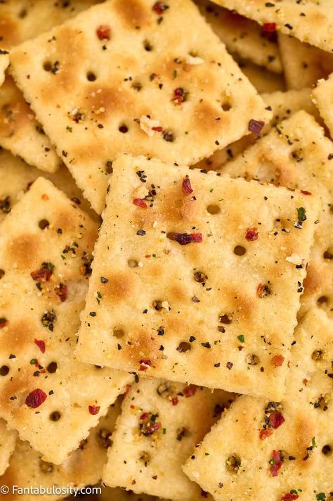 This spicy crackers recipe is easy to make and they're so full of flavor! Ready within an hour and the perfect holiday food gift to give too! Spice Crackers, Hot Saltine Crackers, Spicy Ranch Saltines, Season Saltine Crackers, Spicy Saltines Recipe, Hot Crackers Recipe No Bake, Party Cracker Seasoning Recipe, Salty Crackers Recipes, Spice Cracker Recipe