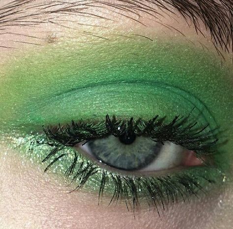 Eye Make, Aesthetic Makeup, Photo Instagram, Green Aesthetic, Instagram Foto, Face Art, Makeup Inspo, Green Eyes, Maquillaje De Ojos