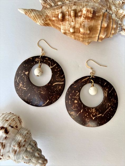 Coconut Shell Earrings, Coconut Earrings, Coconut Jewelry, Coconut Shell Crafts, Diy Coconut, Coconut Shells, Shells Diy, Coconut Wood, Eco Jewelry