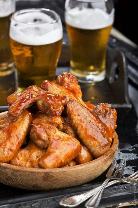 Man food. Beer and Wings Mini Hamburgers, Man Food, Hot Wings, Favourite Food, Buffalo Wings, Beer Recipes, Food Photo, Chicken Wings, Love Food