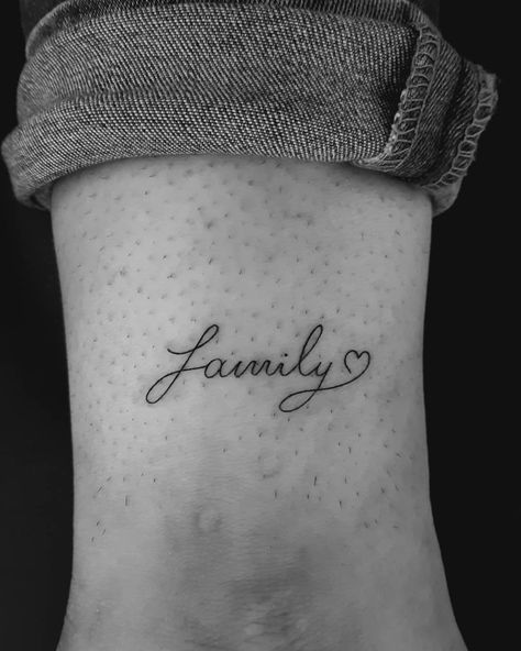 Small Tattoos Family, Small Family Tattoo, Mini Tattoos Family, Tattoo For Family, Small Family Tattoos, Tattoo Klein, Family Tattoo Ideas, Tattoo Family, Mommy Tattoos