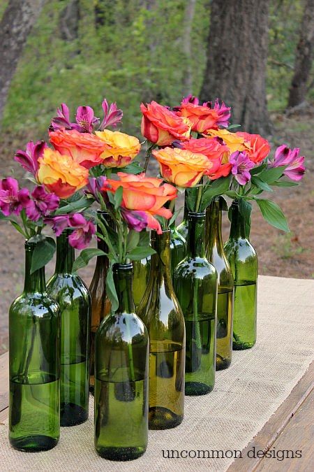 Budget Friendly Wedding Centerpieces, Wine Bottle Table, Summer Table Decorations, Wine Bottle Centerpieces, Bottle Centerpieces, Wine And Cheese Party, Empty Wine Bottles, Summer Bridal Showers, Tafel Decor