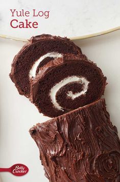 Log Cake Recipe, Easy Yule Log Recipe, Rolled Cake, Yule Log Cake Recipe, Yule Log Recipe, Betty Crocker Cake Mix, Christmas Yule Log, Chocolate Yule Log, Betty Crocker Cake