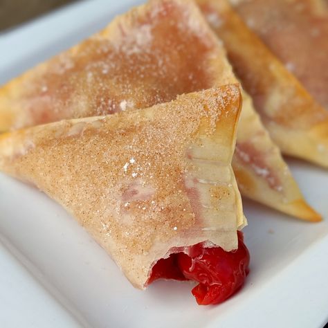 Healthy delicious, 50 calorie fat free cherry pie. Make these in 10 minutes for a tempting, but guilt free treat! Low Calorie Cherry Pie, Ww Cherry Pie Filling Recipes, Low Calorie Cherry Desserts, Keto Cherry Dessert, Healthy Cherry Pie, Low Calorie Pie, Pie Filling Desserts, Health Beet, Low Calorie Tortilla