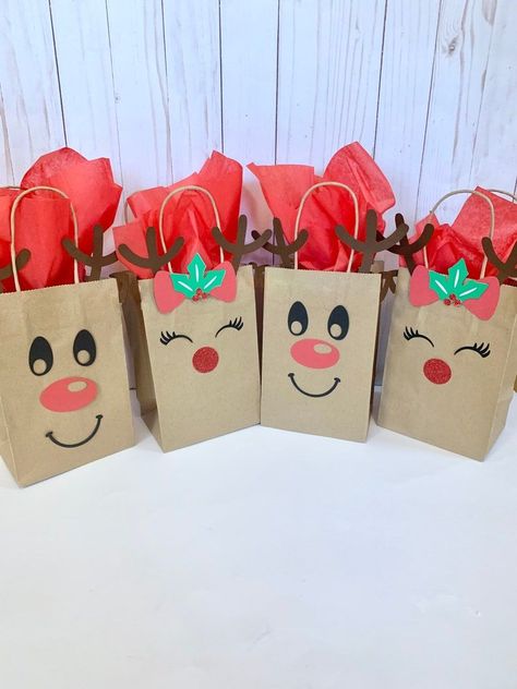 Christmas Goodie Bags For Kids, Classroom Christmas Gifts, Teaching Diversity, Fiesta Christmas, Christmas Favor Bags, Christmas Goodie Bags, Snowman Party, Stocking Ideas, Christmas Treat Bags