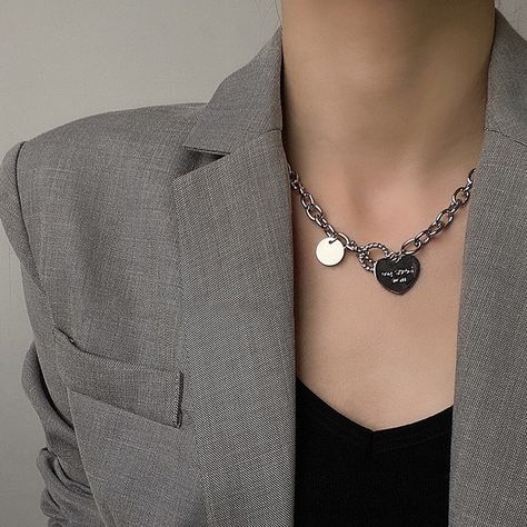 Female Clavicle, Necklaces Vintage, Choker Jewelry, Heart Choker, Gothic Rock, Heart Chain, Vintage Punk, Necklace Heart, Chain Choker Necklace