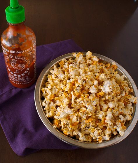 Sriracha Popcorn, Sriracha Recipes, Corn Rice, Healthy Popcorn, Snack Mixes, Hot Cheetos, Snack Craving, Kettle Corn, Spicy Snacks