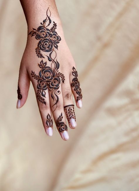 Front Hand Mehndi Design, Amazing 3d Tattoos, Short Mehndi Design, Front Hand Mehndi, Front Mehndi Design, Hand Mehndi Design, Mehndi Designs For Kids, Simple Mehndi Designs Fingers, Very Simple Mehndi Designs