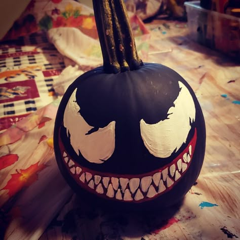 Horror Painting Pumpkin, Pumpkin Paint Ideas Halloween, Ninja Pumpkin Painting, Guy Pumpkin Painting Ideas, Pumpkin Painting Marvel, How To Paint Pumpkins For Halloween, Vampire Painted Pumpkin, Fortnite Pumpkin Painting, Marvel Painted Pumpkins