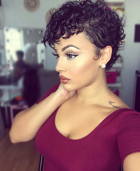 Kay Short Hairstyles With Bangs, Pixie Cut Curly Hair, Deva Cut, Curly Pixie Haircuts, Agree To Disagree, Viva Glam, Short Sassy Hair, Short Curly Haircuts, Short Curls