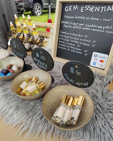 Bazaar Booth Ideas Perfume, Essential Oil Retail Display, Essential Oil Display Ideas Diy, Essential Oil Business Ideas, Essential Oil Vendor Booth Ideas, Skincare Display Ideas, Essential Oil Display Ideas, Vender Booth Ideas, Essential Oil Business