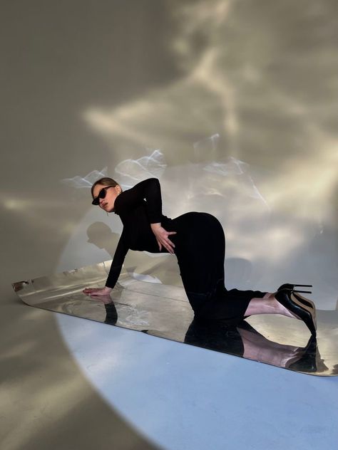 Mirror Floor Photoshoot, Mylar Sheet Photoshoot, Reflective Photoshoot, Mylar Photoshoot, Concert Poster Design, Water Shoot, Beautiful Photoshoot Ideas, Studio Photography Poses, Photoshoot Themes