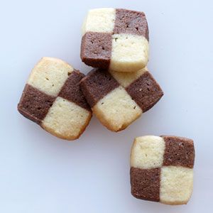 Japanese Checkerboard Cookies, Slime Gang, Checkerboard Cookies, Cozy Food, Japanese Cookies, Black And White Cookies, Brownies Cookies, Christmas Biscuits, Chinese Dessert