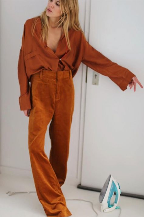 Maja Wyh, Corduroy Pants Outfit, Grunge Look, Velvet Pants, Grunge Style, Mode Inspiration, Corduroy Pants, Street Styles, Pants Outfit