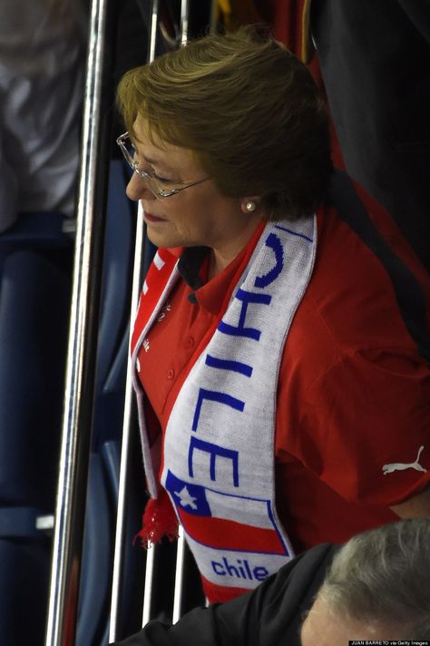 Chile's President Michelle Bachelet also looks pretty glum during a match between Chile and Australia Soccer Fifa, Brazil World Cup, Awkward Photos, World Cup 2014, World Leaders, Fifa World Cup, How To Look Pretty, Fifa, World Cup