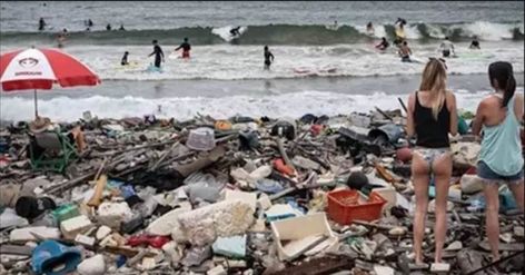 15 Sobering Photos that Prove Humanity has Reached the Peak Of Indifference : Family Life Goals Beach Pollution, Save Our Earth, Environmental Degradation, Natural Ecosystem, Lewis Carroll, Us Beaches, Environmental Issues, Documentary Photography, The Peak