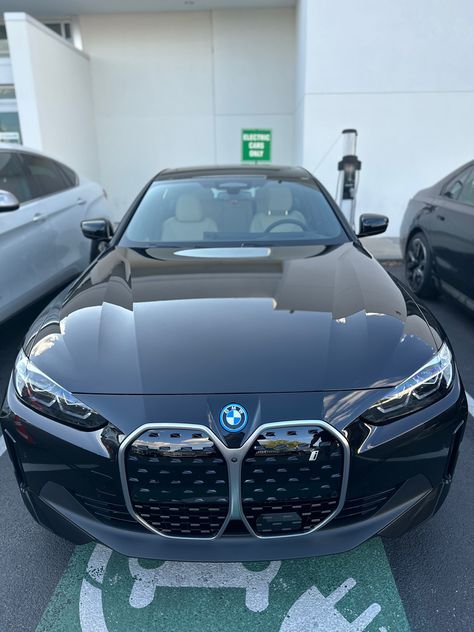 Ny first luxury car 🖤 Bmw Cars New Model 2024, Bmw Electric Car, Bmw Dealership, Car Aesthetic, Bmw Models, New Bmw, Car Service, Sell Car, Bmw 5 Series