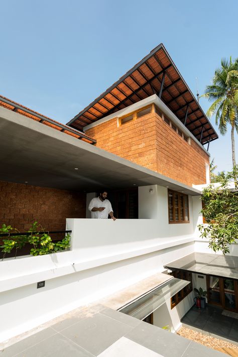 Museum Architecture Design, Laterite Stone, Student Residence, Kerala Architecture, Penthouse Design, Minimalist Design Style, Modern Courtyard, Kerala Home, Kerala House