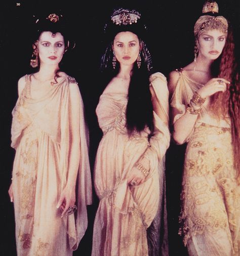 Florina Kendrick, Monica Bellucci, and Michaela Bercu behind the scenes of Dracula directed by Francis Ford Coppola, 1992 Michaela Bercu, Dracula 1992, Hot Vampires, Bram Stoker's Dracula, Francis Ford Coppola, Bram Stoker, Gary Oldman, Winona Ryder, The Best Films