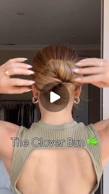 WIMBERLY’S | BEAUTY BAR on Instagram: "The Clover Bun ☘️💁‍♀️ cred - @nicholeciotti 

Start by securing your hair into a ponytail using a stretchy hair tie.

Pull out a section of the hair tie and insert your thumb and index finger through it.

Wrap the ponytail around your index finger and pull it through the hair tie.

Repeat this step in order to create three mini buns.

Gently pull the buns apart to fluff as desired!

#hair #hairtutorial #updo #hairstyles" Clover Bun, Fulani Braids Large, Natural Mohawk Hairstyles, Ponytail Hairstyles Step By Step, Natural Ponytail Hairstyles, Braids Ponytail Hairstyles, Natural Mohawk, Braids Large, Natural Ponytail