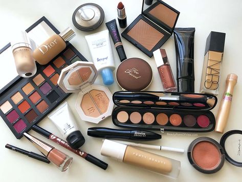 Best Makeup Products of 2018 #makeup #beauty #sephora #bestof Makeup Simple, Make Up Inspiration, Silicone Makeup, Natural Glowy Makeup, Makeup Brush Cleaner, How To Clean Makeup Brushes, Makeup Tutorial For Beginners, Cosmetic Items, Makeup Game