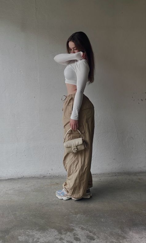 Streetwear Spring Outfits, Streetwear Spring, Gym Aesthetic, Pants Streetwear, Outfits For Women, Parachute Pants, Spring Outfits, For Women, Pants