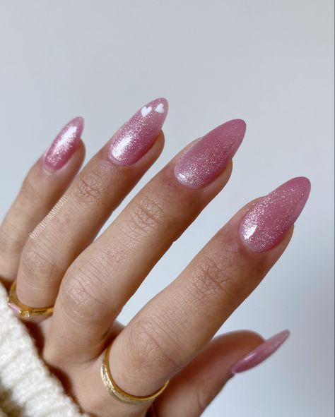 #pinkvelvetnails #velvetnails #nqiltrends #magnetic #pinknails #naildesigns Magnet Nails Pink, Magnetic Nails Pink, Pink Velvet Nails, Bright Gel Nails, Pink Shimmer Nails, Gel Nail Polish Colors, Pink Chrome Nails, Baby Pink Nails, Velvet Nails